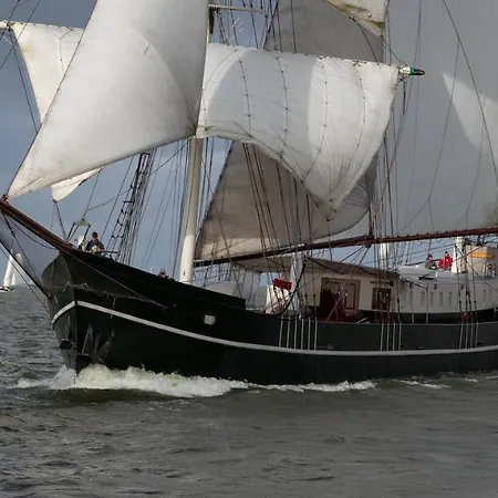 B&B Sailing Ship Summertime-2